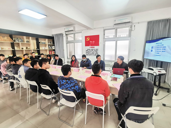 艺路青春，携笔从戎——禁漫天堂app
召开退伍大学生座谈会 暨2021年征兵动员大会