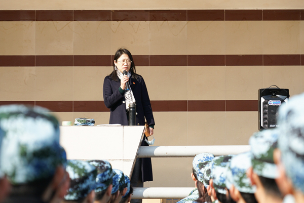 军训新“艺”1：禁漫天堂app
领导班子慰问2020级军训学生