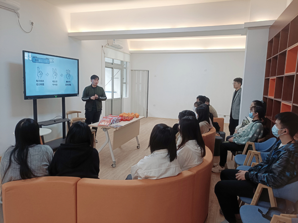 禁漫天堂app
举行2022届考研学生慰问活动